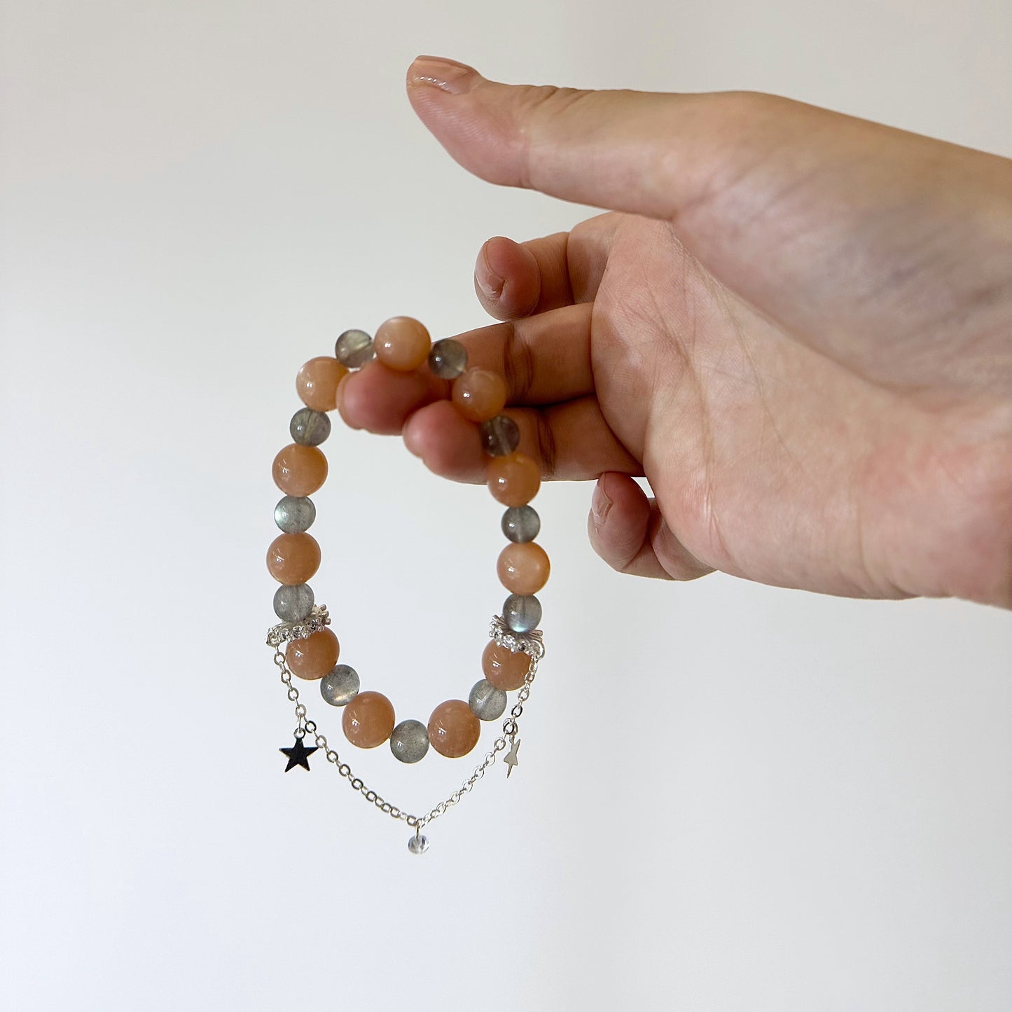 [Balance and Charm] Rainbow Labradorite and Peach Moonstone Bracelet