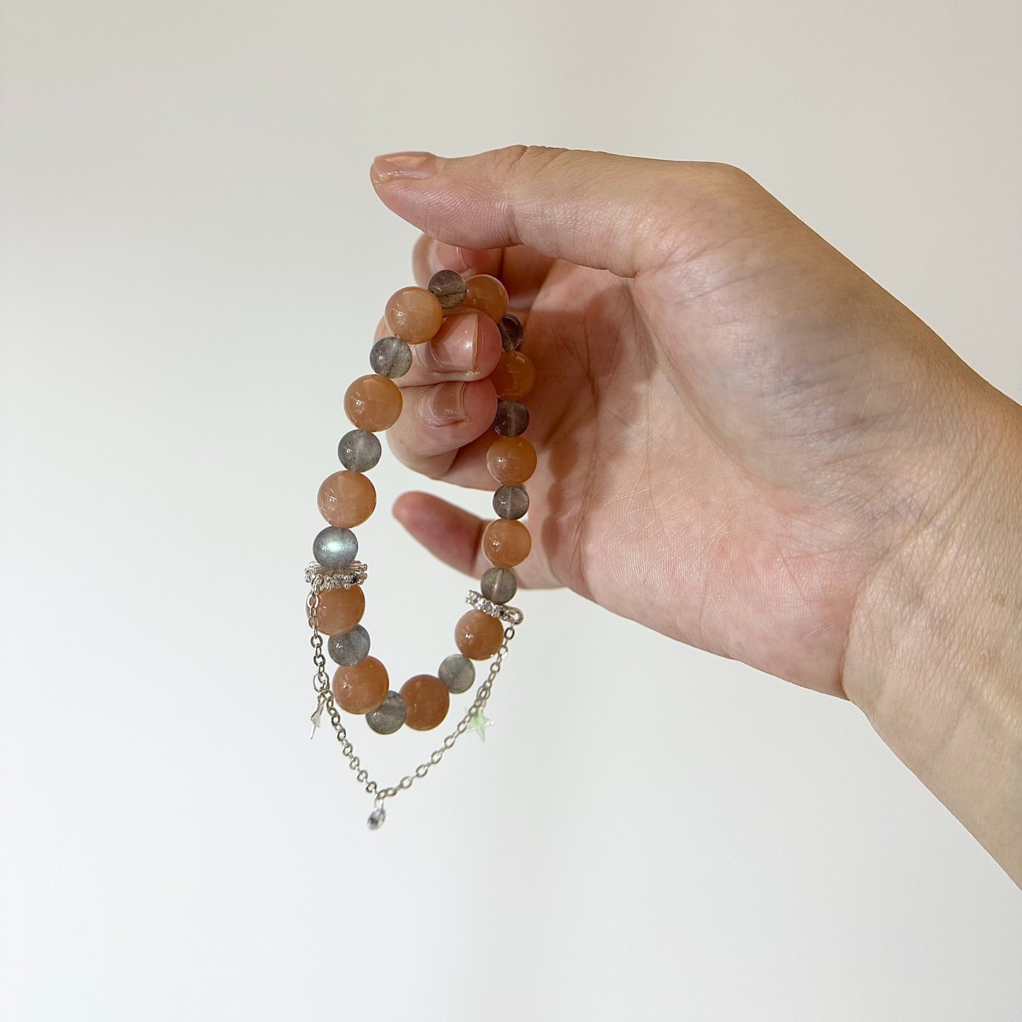 [Balance and Charm] Rainbow Labradorite and Peach Moonstone Bracelet