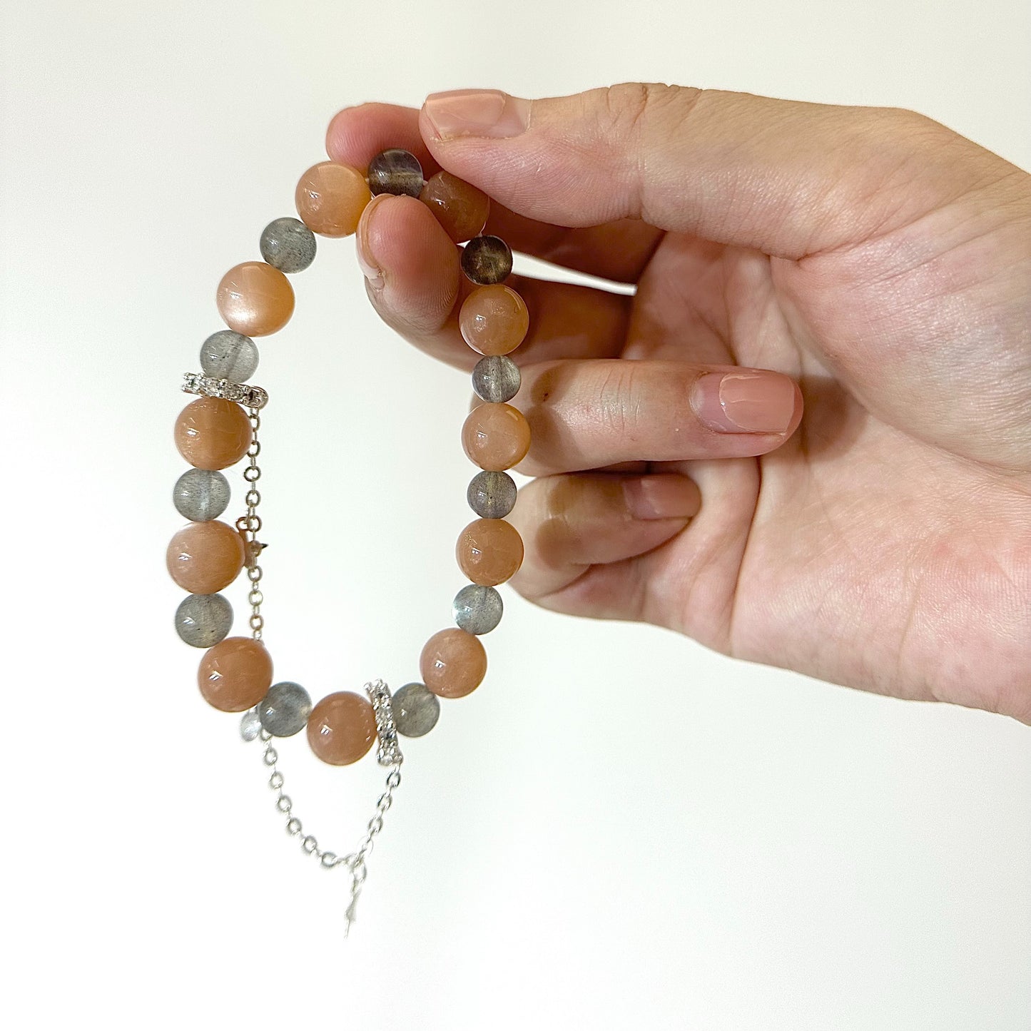 [Balance and Charm] Rainbow Labradorite and Peach Moonstone Bracelet