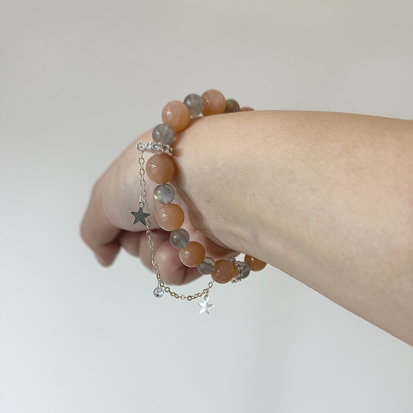 [Balance and Charm] Rainbow Labradorite and Peach Moonstone Bracelet