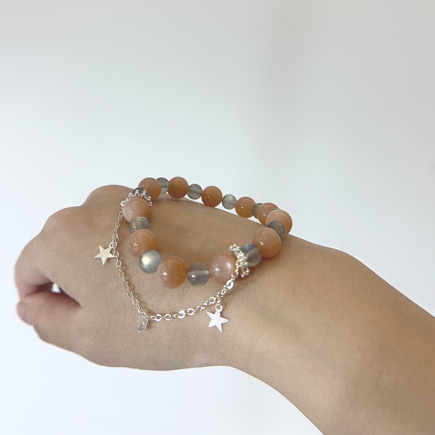 [Balance and Charm] Rainbow Labradorite and Peach Moonstone Bracelet